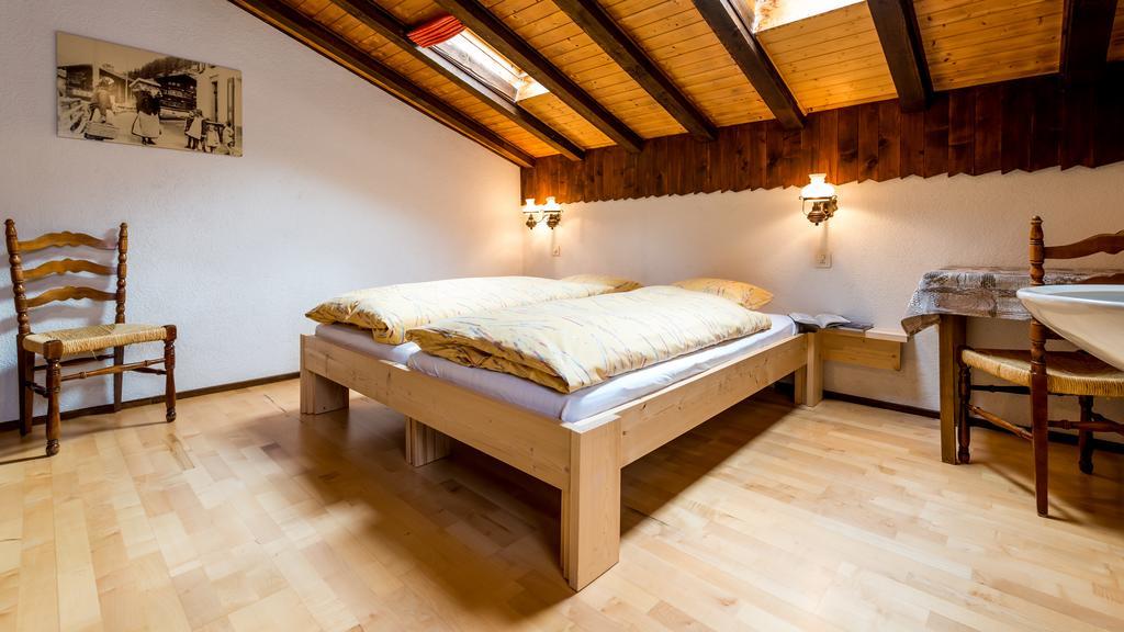 Apartments Atlas Saas-Grund Pokoj fotografie