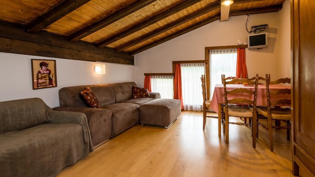 Apartments Atlas Saas-Grund Pokoj fotografie
