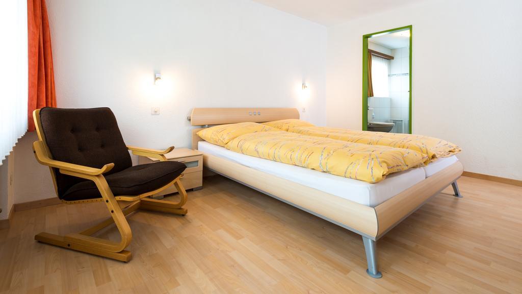 Apartments Atlas Saas-Grund Pokoj fotografie
