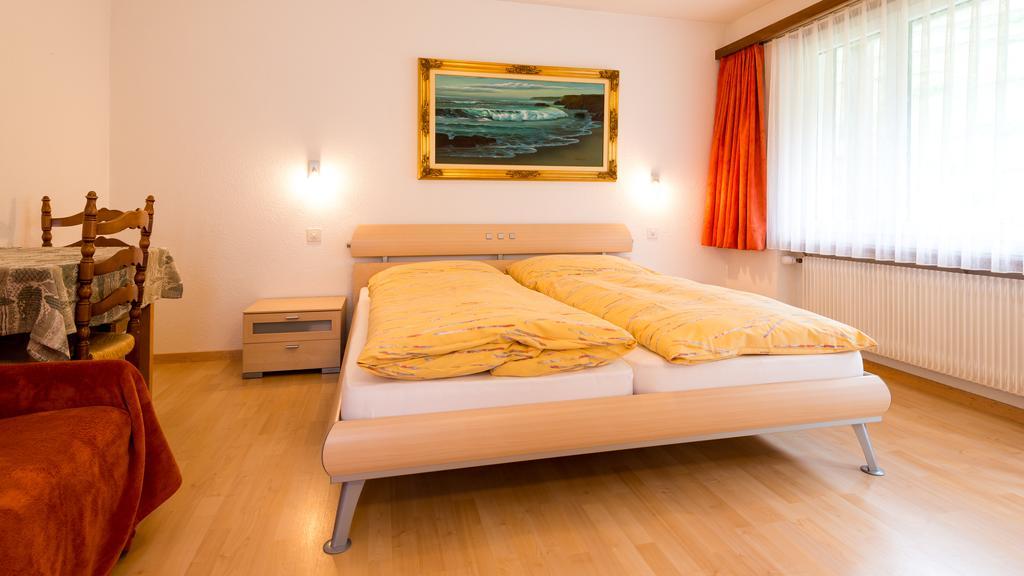 Apartments Atlas Saas-Grund Pokoj fotografie